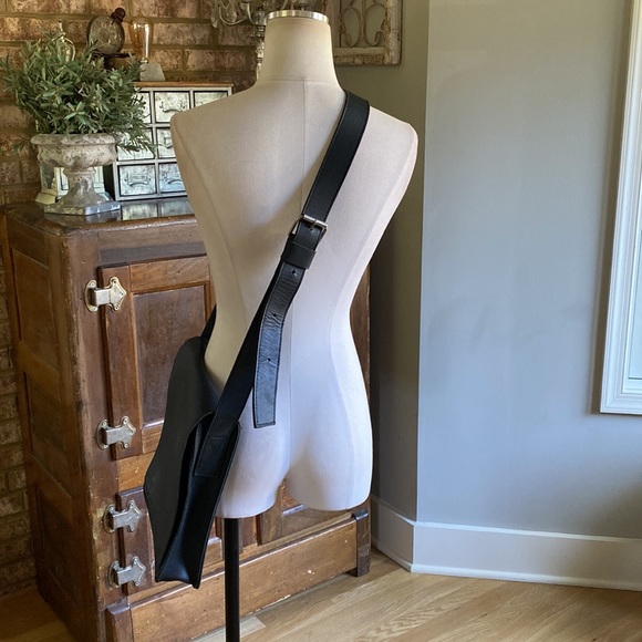 VILLAGE TANNERY New York BLACK HANDMADE SHOULDER BAG - Picture 3 of 9